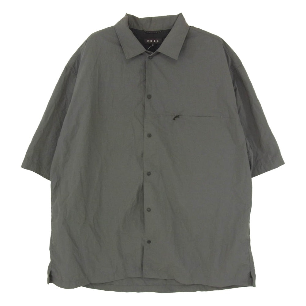 エカル ナイロン タッサー ショートスリーブ スナップボタン 半袖 シャツ グレー系 L【中古】