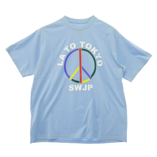 エスダブリュージェーピー 26SS SW-26SS-27 LA TO TOKYO T-SHIRT ロゴプリント クルーネック 半袖 Tシャツ ブルー ライトブルー系 L【新古品】【未使用】【中古】