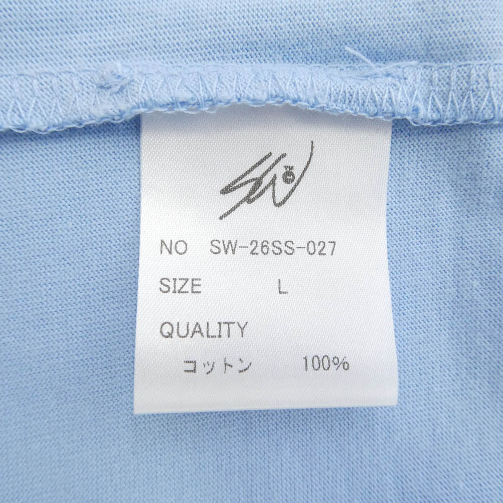 エスダブリュージェーピー 26SS SW-26SS-27 LA TO TOKYO T-SHIRT ロゴプリント クルーネック 半袖 Tシャツ ブルー ライトブルー系 L【新古品】【未使用】【中古】