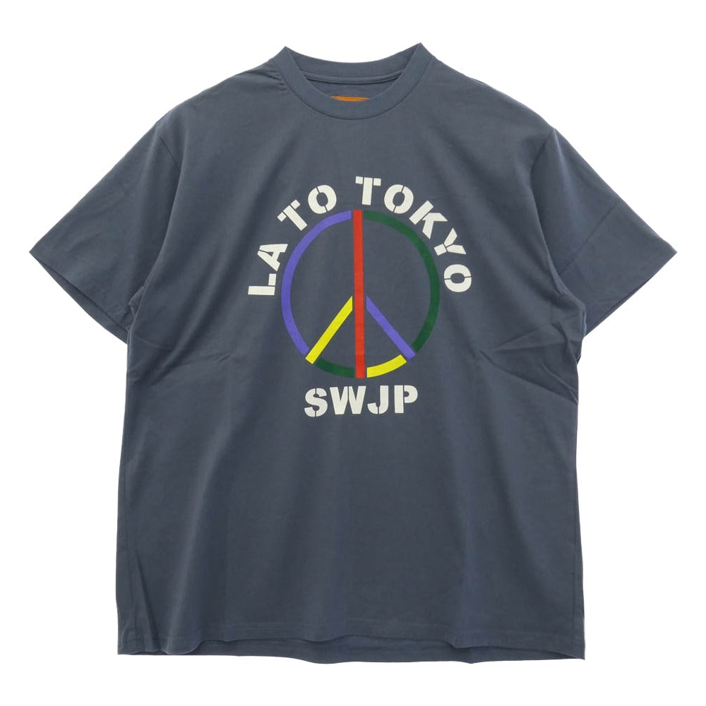 エスダブリュージェーピー 26SS SW-26SS-27 LA TO TOKYO T-SHIRT ロゴプリント クルーネック 半袖 Tシャツ ネイビー ネイビー系 L【新古品】【未使用】【中古】