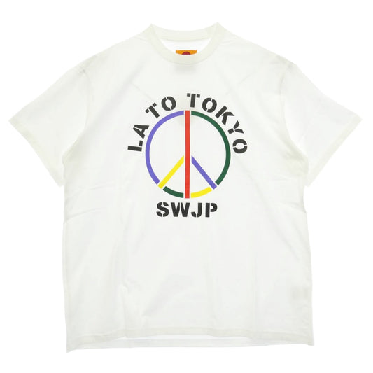 エスダブリュージェーピー 26SS SW-26SS-27 LA TO TOKYO T-SHIRT ロゴプリント クルーネック 半袖 Tシャツ ホワイト ホワイト系 L【新古品】【未使用】【中古】