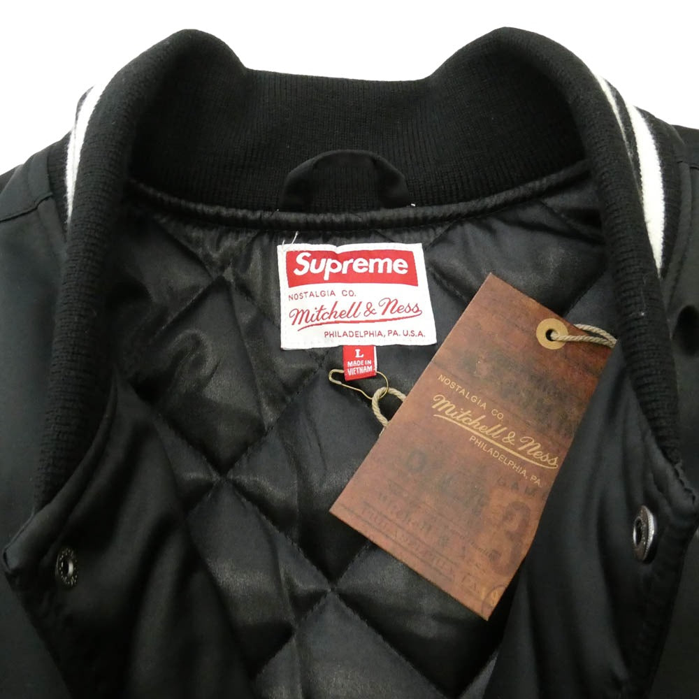 Supreme シュプリーム MITCHEL&NESS ミッチェル＆ネス × Mitchell & Ness ミッチェルアンドネス 24AW Satin Varsity Jacket サテン バーシティー ジャケット スタジャン ブラック系 L【極上美品】【中古】