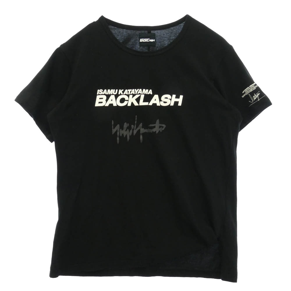 Yohji Yamamoto ヨウジヤマモト ISAMUKATAYAMA BACKLASH イサムカタヤマバックラッシュ HR-T86-993 × ISAMU KATAYAMA BACKLASH イサムカタヤマバックラッシュ フロント シグネチャー ロゴ プリント コットン Tシャツ 半袖 カットソー ブラック系 2【中古】