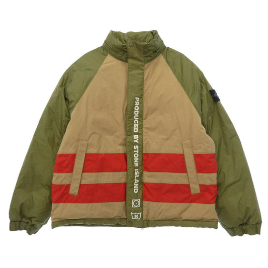 Supreme シュプリーム STONE ISLAND ストーンアイランド 23AW 7925401S3 × Stone Island Reversible Down Puffer Jacket 【フェイクバスターズコンプリート鑑定済】ストーンアイランド リバーシブル パファー ダウン ジャケット フーディ ベージュ系 カーキ系 M【美品】【中古】