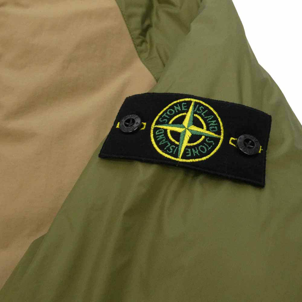 Supreme シュプリーム STONE ISLAND ストーンアイランド 23AW 7925401S3 × Stone Island Reversible Down Puffer Jacket 【フェイクバスターズコンプリート鑑定済】ストーンアイランド リバーシブル パファー ダウン ジャケット フーディ ベージュ系 カーキ系 M【美品】【中古】