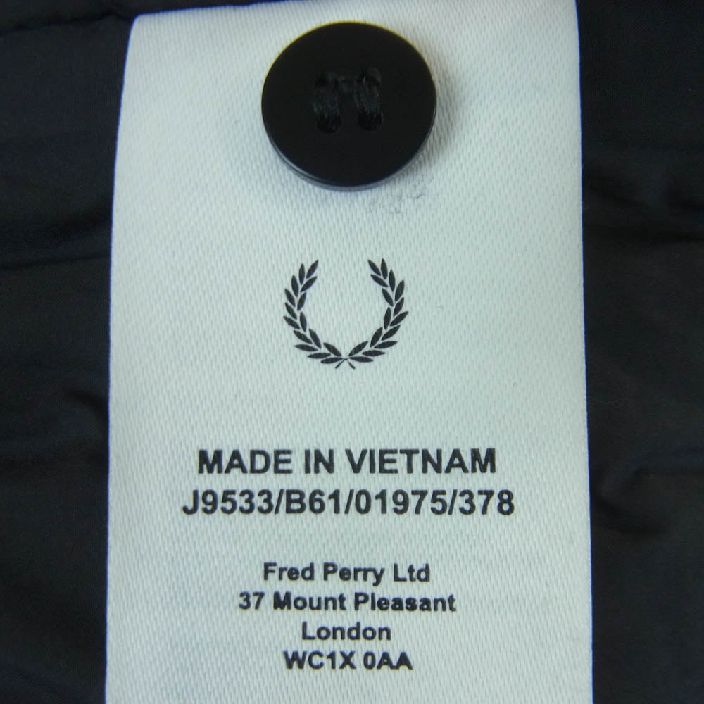 FRED PERRY フレッドペリー J9533 ロゴ刺繍 中綿 フーデッド ブルゾン ジャケット ダークネイビー系 黒に近いダークネイビー系 M【中古】