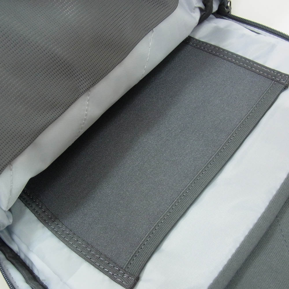 Coleman コールマン 2000039075 アウトビズ バックパック スリム 23L リュック ビジネスバッグ グレー系【新古品】【未使用】【中古】