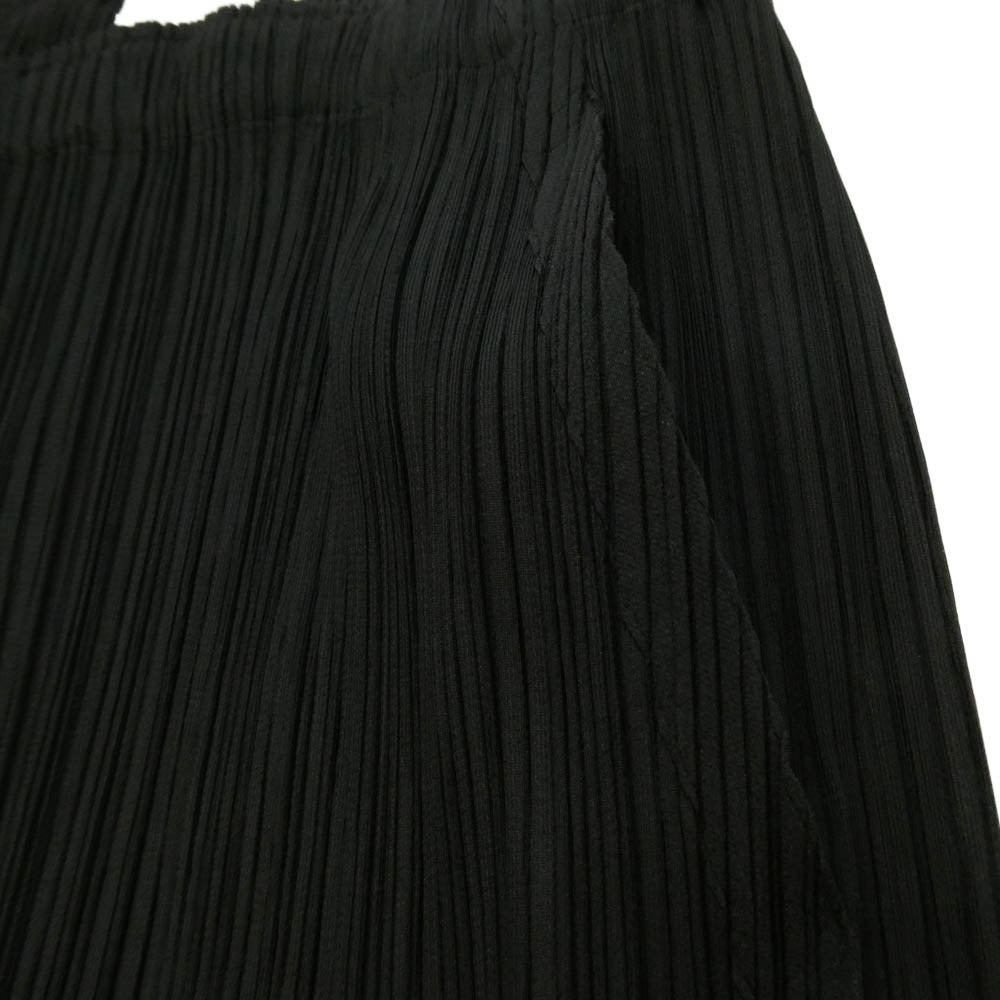 PLEATS PLEASE プリーツプリーズ イッセイミヤケ PP83-JF411 プリーツ加工 裾ボタン ハーフ ショート パンツ ブラック系 1【中古】