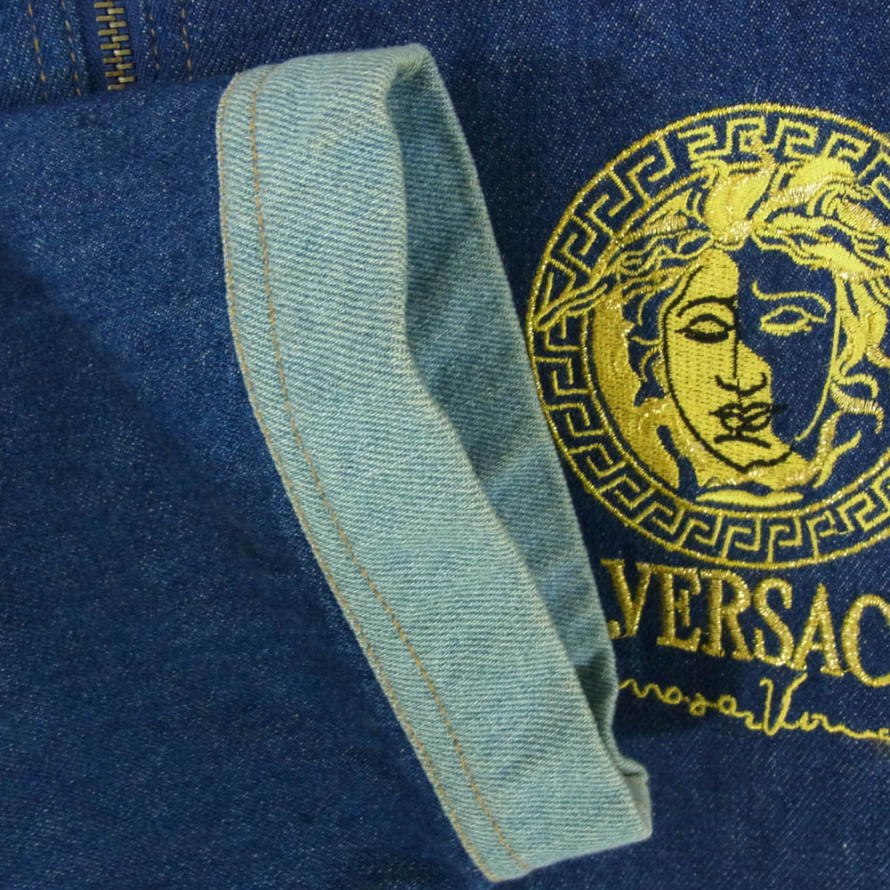 VERSACE ヴェルサーチ バック刺繍 メデューサ ロゴ刺繍 ジップ デニムジャケット インディゴブルー系 L【中古】