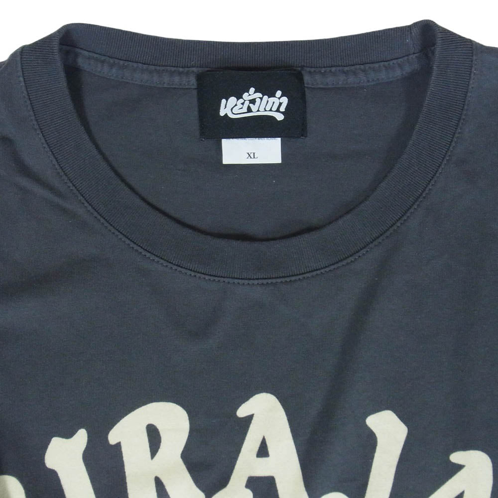 ヤンガオ x Srirajah Rockers x Totalize フロントプリント 半袖 Tシャツ カットソー チャコール系 XL【中古】