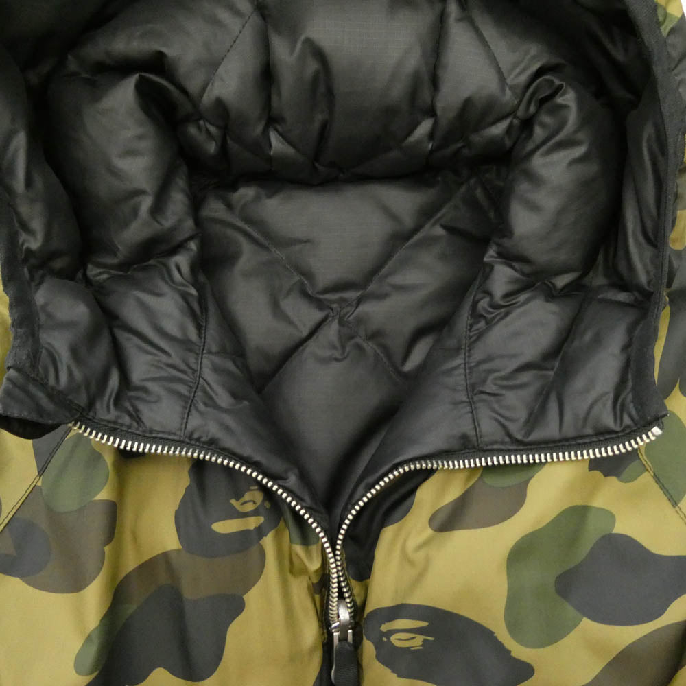 A BATHING APE アベイシングエイプ 1870-141-048 1ST CAMO ファーストカモ ワンポイント レザーパッチ ロゴ リバーシブル グリーンカモ キルティング ダウン ジャケット カモフラ 猿迷彩 グリーン系 L【中古】
