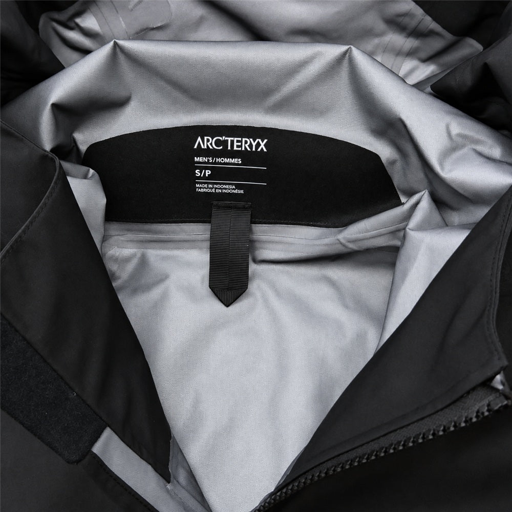 ARC'TERYX アークテリクス X000007726 Beta Jacket M Black ベータ ジャケット M ブラック ブラック系 S【極上美品】【中古】