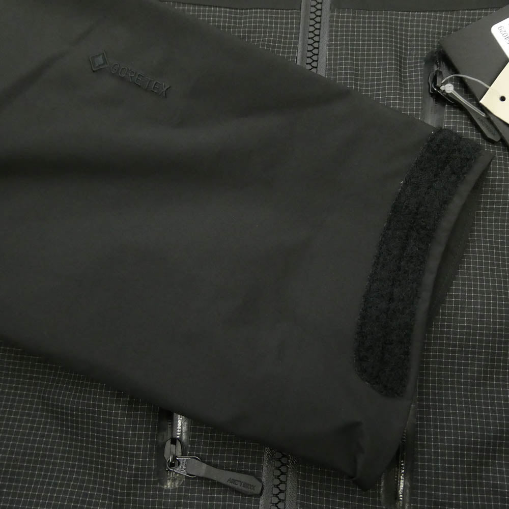 ARC'TERYX アークテリクス 23AW X000006454 Alpha Jacket Men's GORE-TEX アルファ ジャケット メンズ ゴアテックス マウンテン パーカー フード シェル ジャケット ブラック ブラック系 グレー系 M【極上美品】【中古】