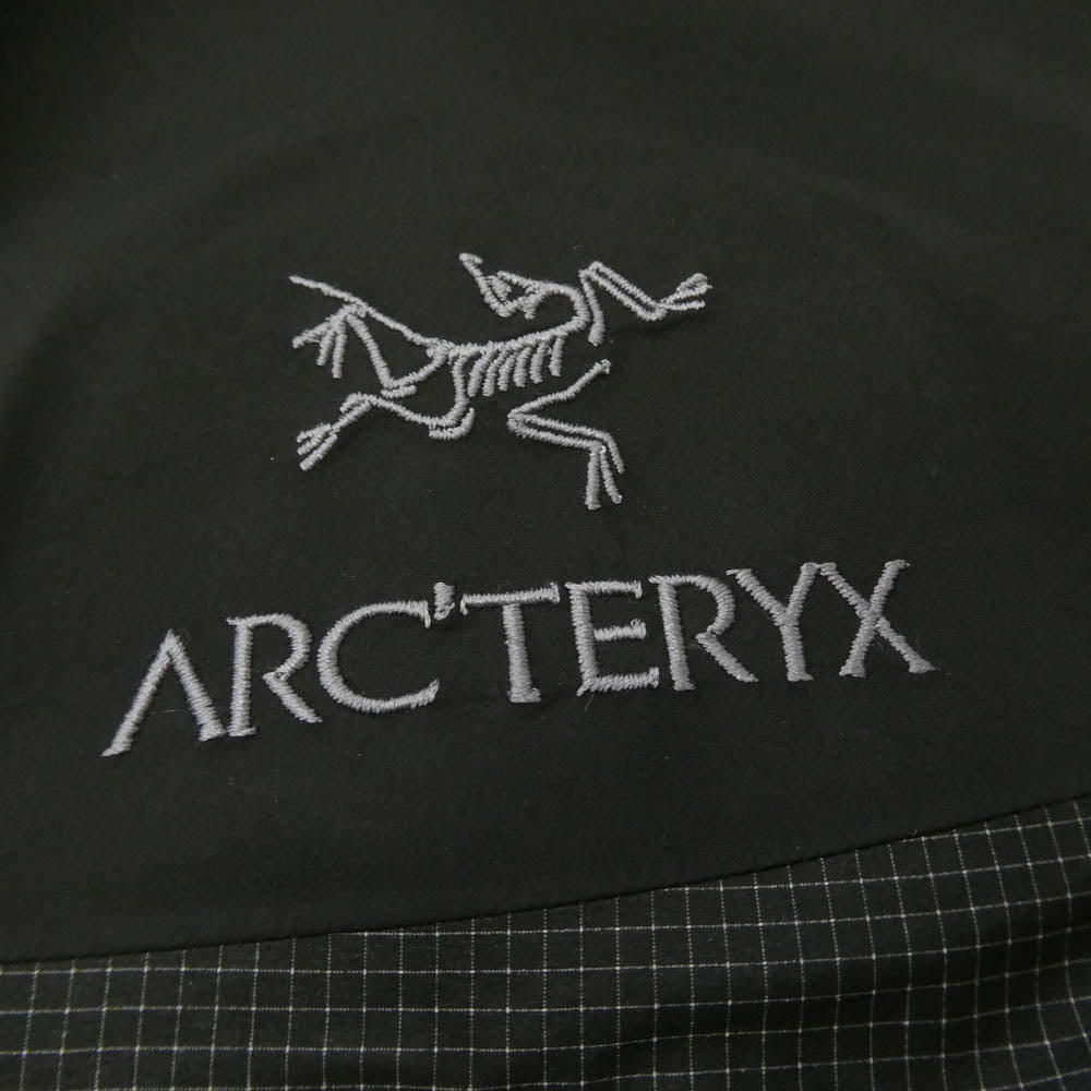 ARC'TERYX アークテリクス 23AW X000006454 Alpha Jacket Men's GORE-TEX アルファ ジャケット メンズ ゴアテックス マウンテン パーカー フード シェル ジャケット ブラック ブラック系 グレー系 M【極上美品】【中古】
