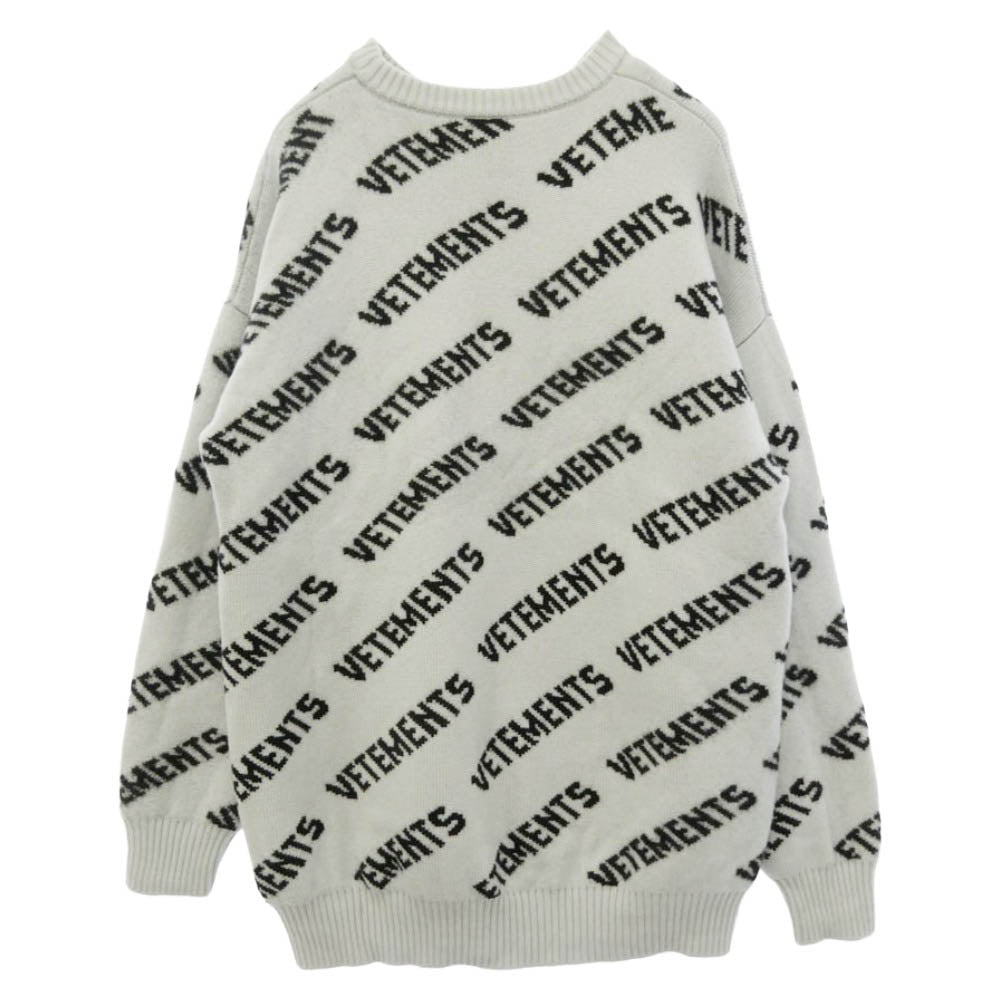 VETEMENTS ヴェトモン Allover Logo Jumper オール オーバー ロゴ ジャンパー クルーネック ニット セーター グレー系 XS【中古】