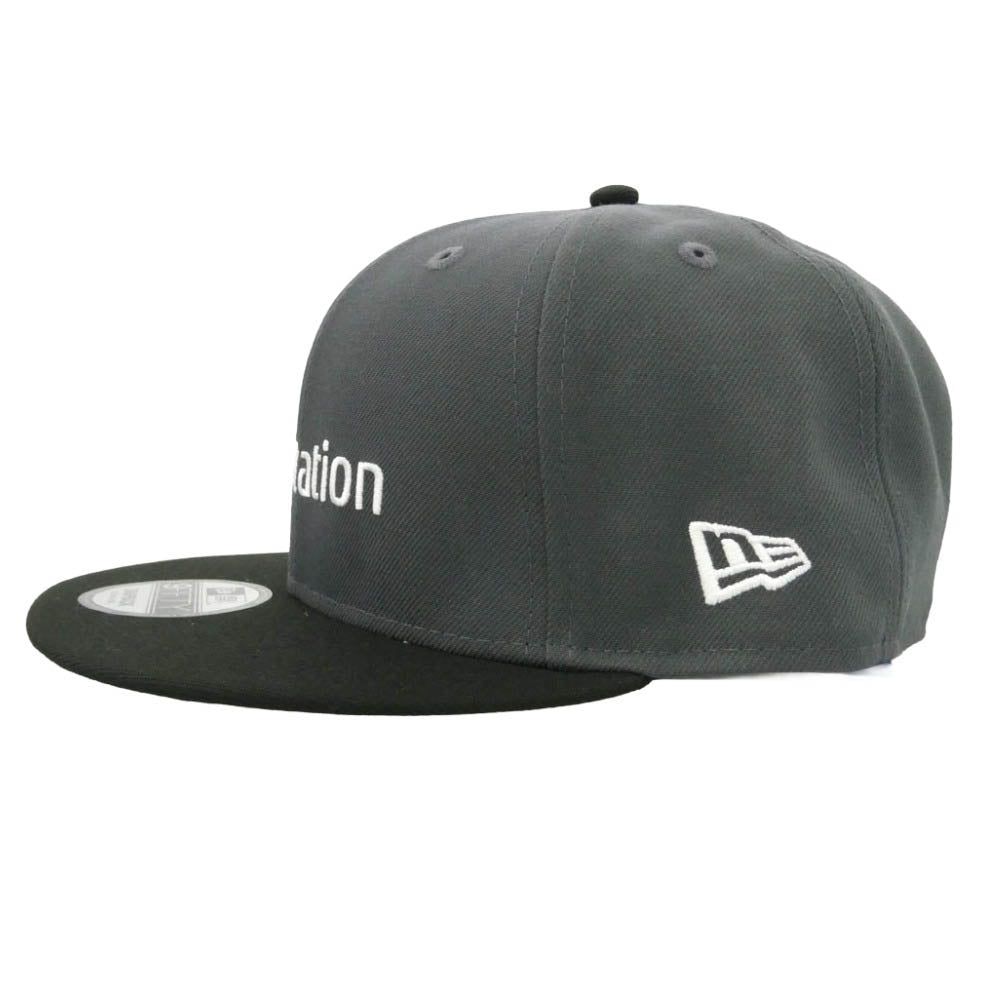 NEW ERA ニューエラ × PLAY STATION プレイステーション 9FIFTY ファミリーマーク ダークグラファイト/ブラック キャップ 帽子 グレー系【美品】【中古】