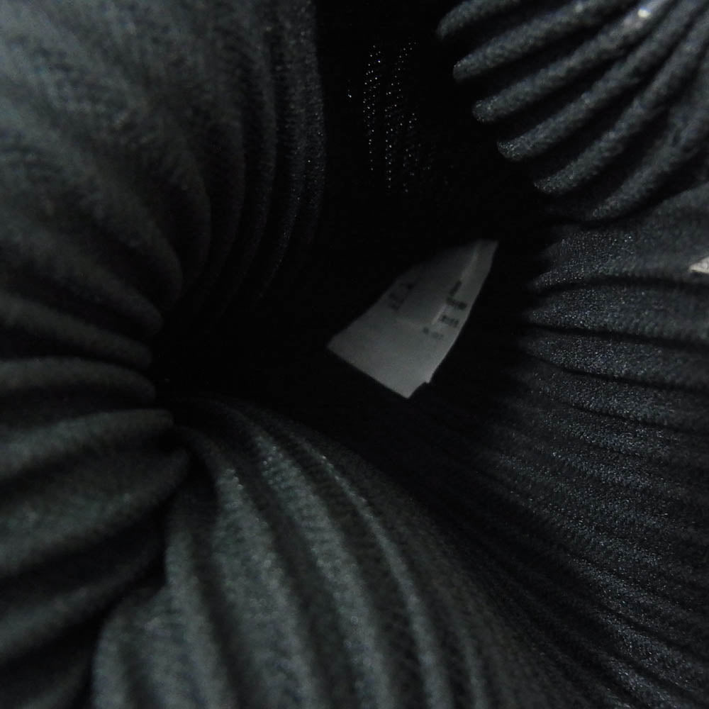 ISSEY MIYAKE イッセイミヤケ MI63-AG591 me LEAF PLEATS BAG リーフ プリーツ ショルダー バッグ ブラック系【中古】