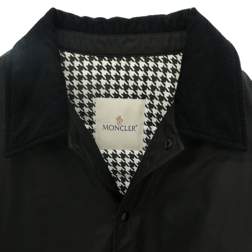 MONCLER モンクレール FRAGMENT DESIGN フラグメントデザイン 23AW I209U1A00010 × FRAGMENTdesign DAFFODIL フラグメントデザイン ダッフォデイルズ ステンカラー ロゴ プリントコーチ ジャケット ダウン フェザー混 ジャケット 2 ブラック系 2【中古】