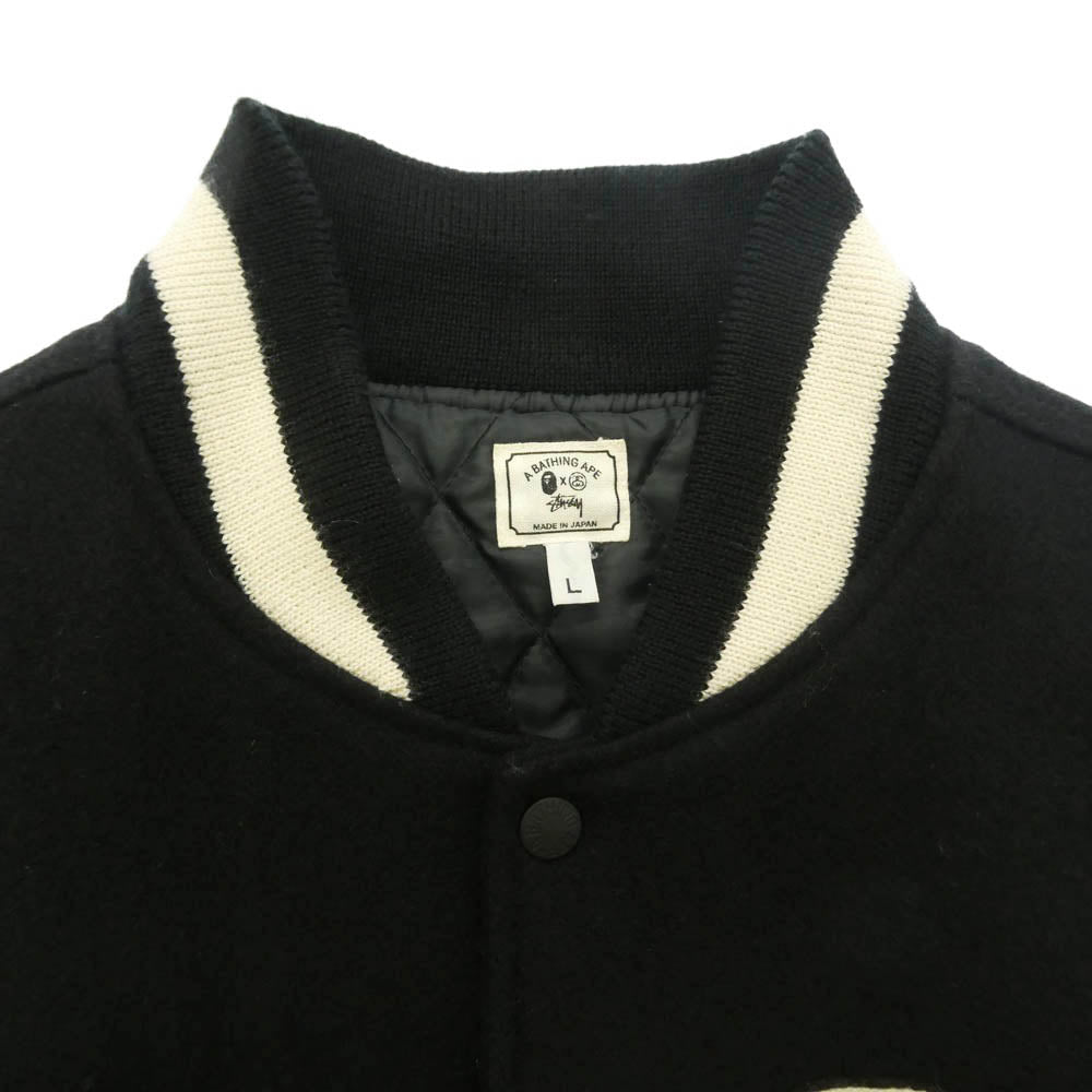 A BATHING APE アベイシングエイプ STUSSY ステューシー × STUSSY 30th Anniversary Varsity Jacket ステューシー 30周年 ロゴ ワッペン SSリンク スタジャン ジャケット ブラック系 ホワイト系 L【中古】