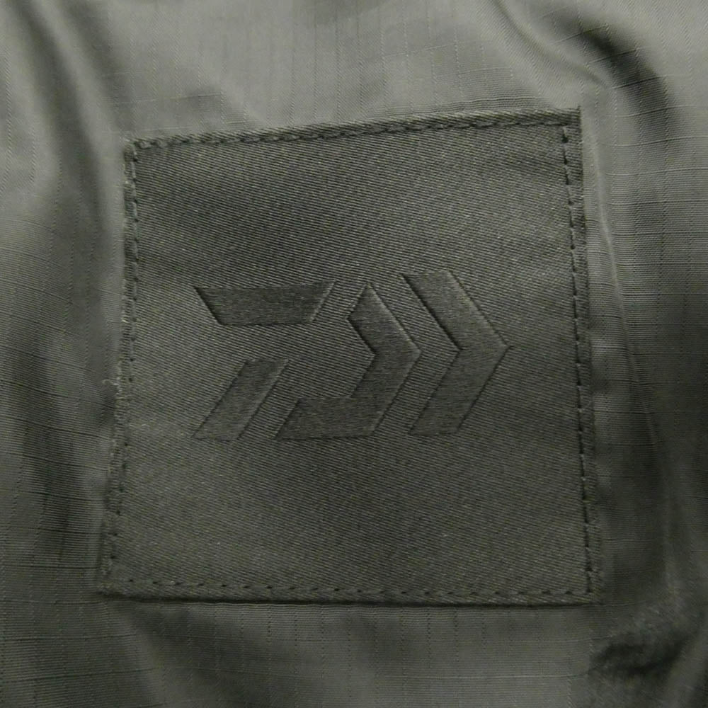 DAIWA PIER39 ダイワピア 25AW BW-41025W ECH 2WAY SYNTHETIC SKIN DOWN JACKET シンセティック フェイクレザー 2WAY ダウン ジャケット ベスト ブラック系 L【美品】【中古】