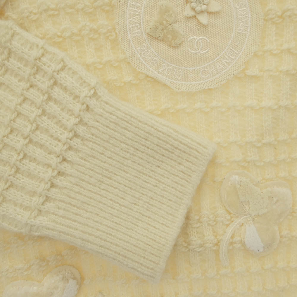 CHANEL シャネル 18AW P59732K07810 フラワー モチーフ ココマーク ロゴ カシミア混 ニット セーター アイボリー系 36【中古】