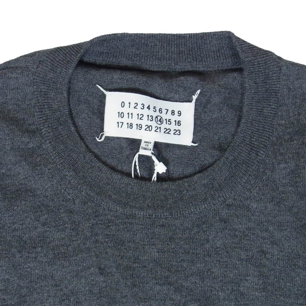 MAISON MARGIELA メゾンマルジェラ S50HA0845 S16564 14ライン 4ステッチ 四つタグ スエードレザーエルボーパッチ コットンウール クルーネック ニット セーター チャコール系 859 S【新古品】【未使用】【中古】
