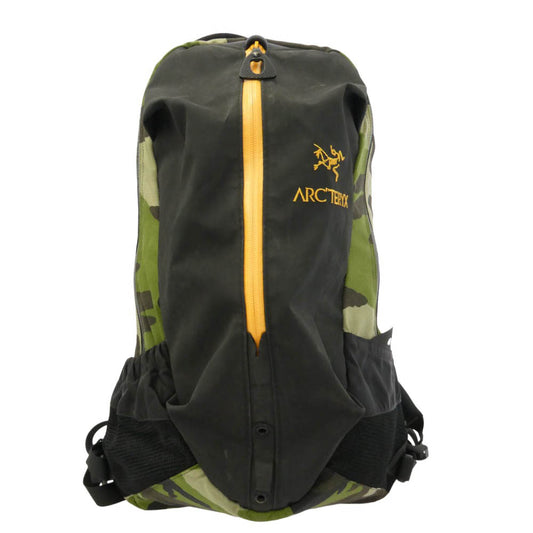 ARC'TERYX アークテリクス 25361-116633 BEAMS別注 ARRO 22 WOODLAND アロー 22 ウッドランド カモ 迷彩リュック バックパック ブラック系 グリーン系【中古】