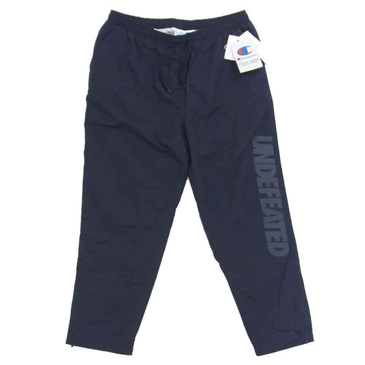 UNDEFEATED アンディフィーテッド × CHAMPION チャンピオン LOGO NYLON PANT ロゴ ナイロン パンツ ネイビー系 L【新古品】【未使用】【中古】