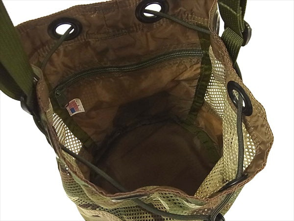 BRIEFING ブリーフィング × OMEGA DRAWSTRING SHOULDER CAMO BRL495219 オメガ ドローストリング ショルダー バッグ ショルダーバッグ  グリーン系【極上美品】【中古】