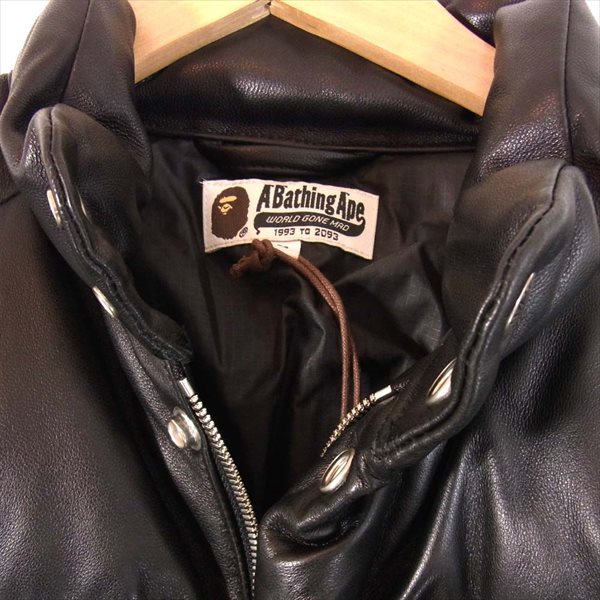 A BATHING APE アベイシングエイプ アベイシングエイプ A BATHING APE 1F70141005 LEATHER CLASSIC DOWN JACKET レザー クラシック ダウン ジャケット ダウン ジャケット 黒系 M 【即決】 黒系 M【中古】