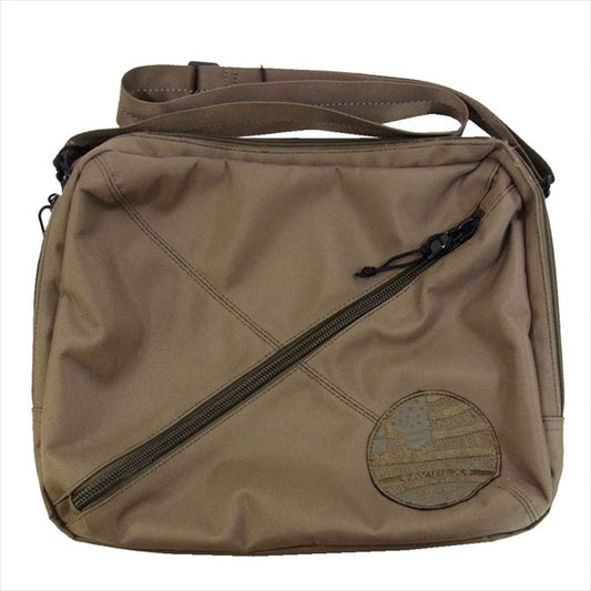 Samsonite サムソナイト × アヴィレックス AVIREX ジップ ショルダーバッグ カーキ(オリーブグリーン)系 -【中古】