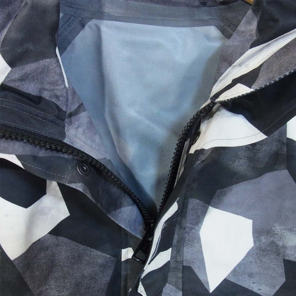 AKM エイケイエム PET040 MOUNTAIN PARKA マウンテンパーカー カモ ブラック系 M【美品】【中古】