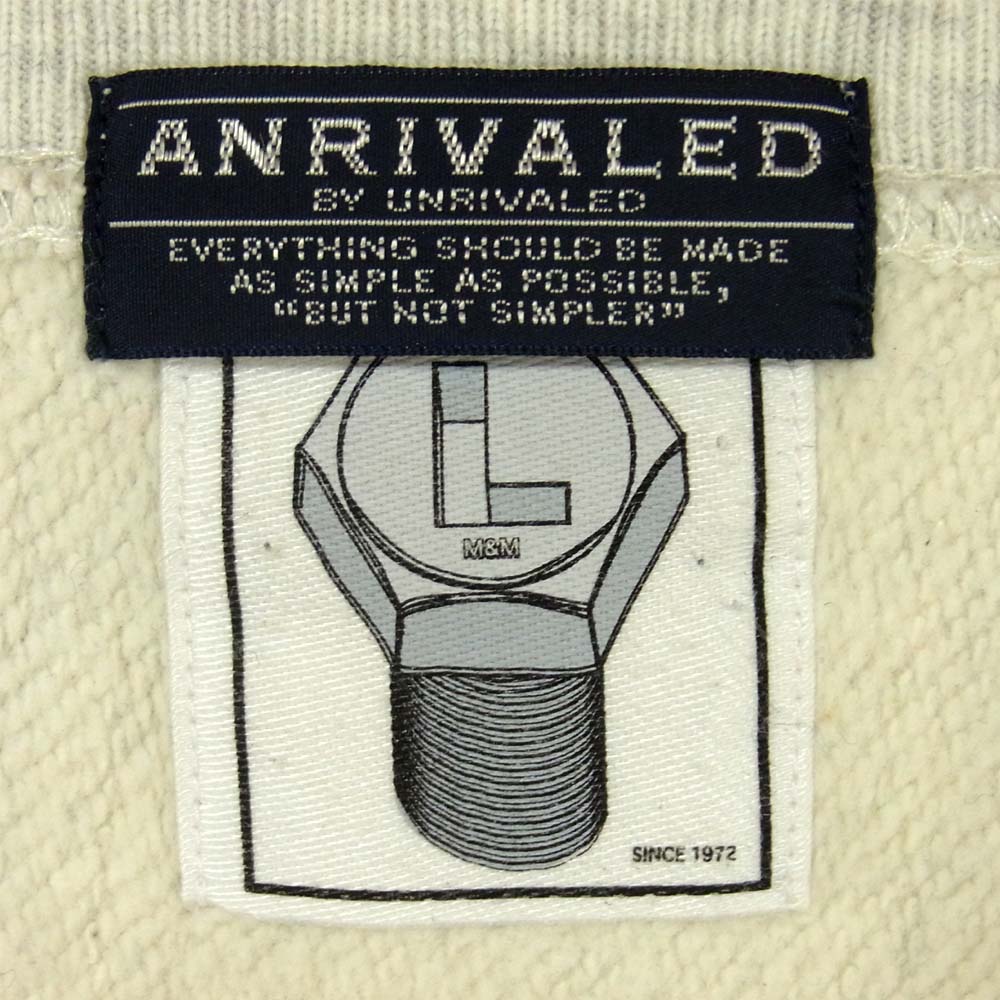 エムアンドエム アンライバルド ANRIVALED バックスター 刺繍 クルーネック スウェット ライトグレー系 L【中古】