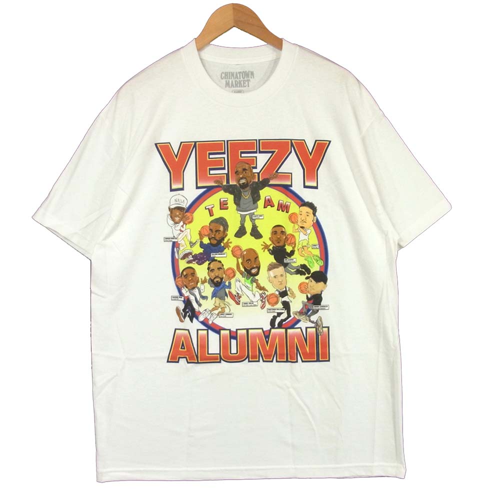 チャイナタウンマーケット Yeezy Alumni ロゴ 半袖 Tシャツ コットン ホワイト系 XL【新古品】【未使用】【中古】