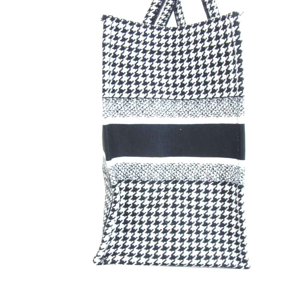 Christian Dior クリスチャンディオール M1296ZRPI 国内正規品 ギャラ付き BOOK TOTE エンブロイダリー キャンバス ブック トート バッグ ブラック系 ホワイト系【美品】【中古】