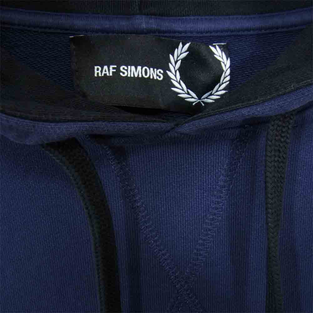 RAF SIMONS ラフシモンズ SM5137 × Fred Perry フレッドペリー EMBROIDERD INITIAL HOODED SWEATSHIRT ネイビー系 36【中古】