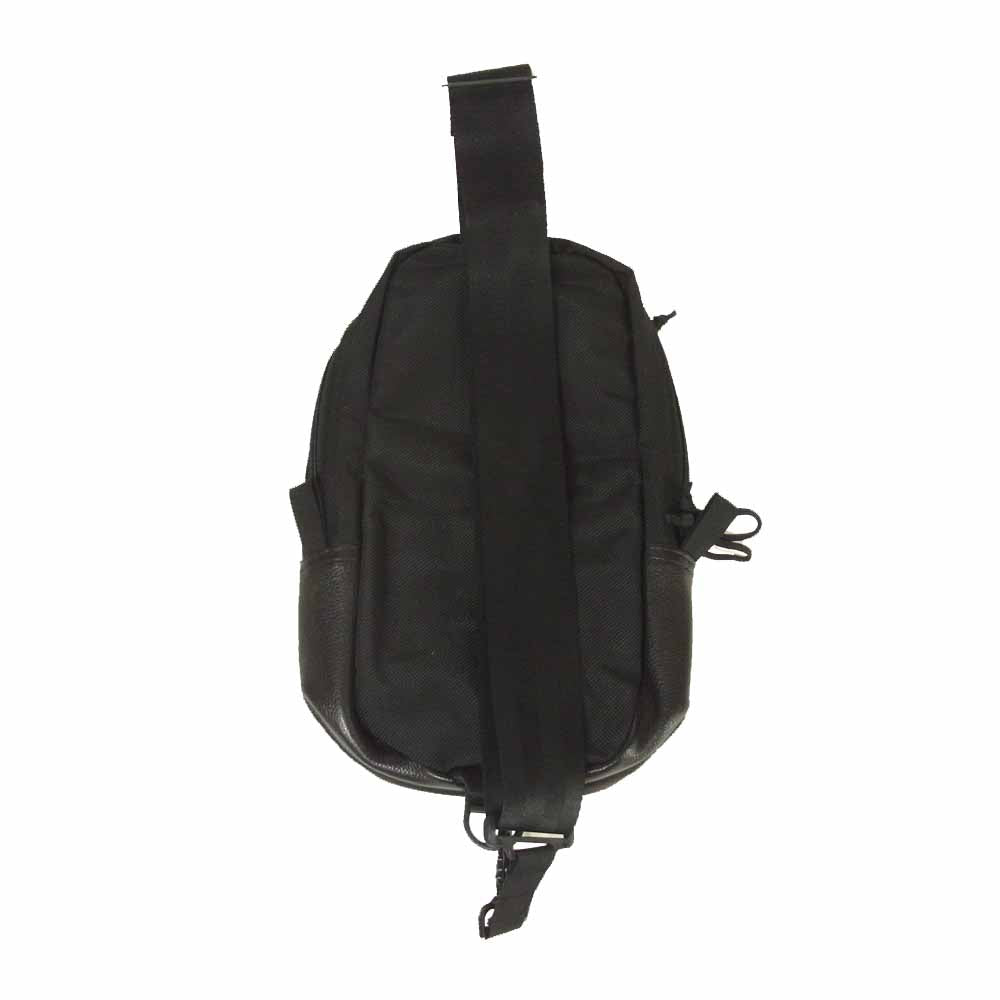 ウノピュウノウグァーレトレ BRIEFING ブリーフィング ボデイーバッグ ワンショルダー ブラック系【美品】【中古】