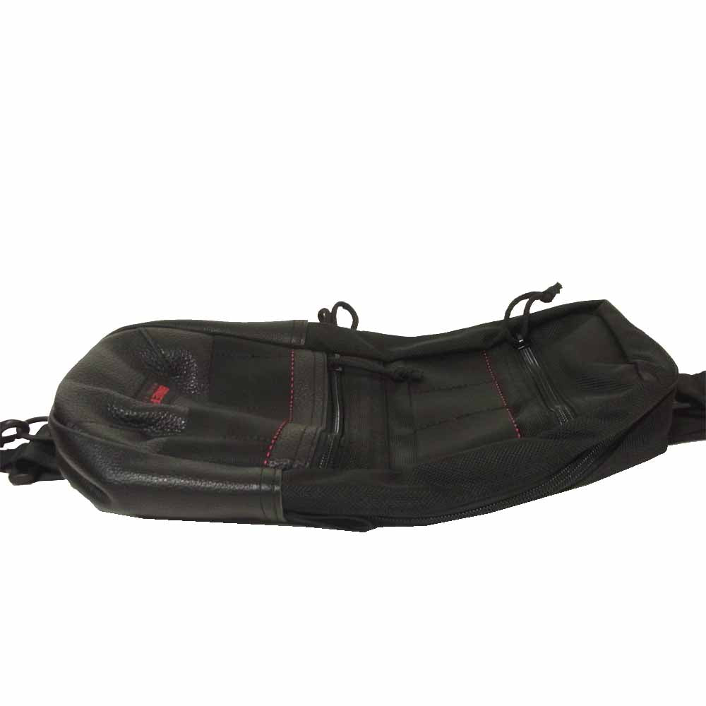 ウノピュウノウグァーレトレ BRIEFING ブリーフィング ボデイーバッグ ワンショルダー ブラック系【美品】【中古】