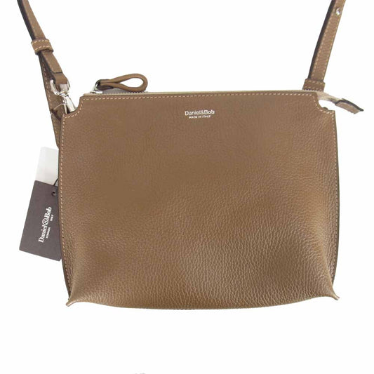 Daniel & Bob ダニエルアンドボブ OTELLO SHOULDER-24SH ALCE accopiato オテッロショルダー２４ アルチェ　アコピアート ショルダー バッグ ブラウン系【新古品】【未使用】【中古】