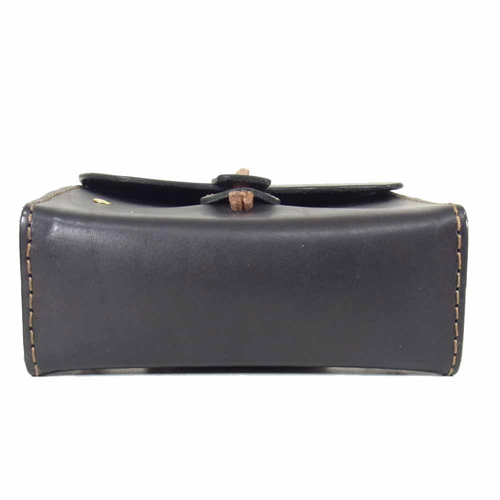 美品 HERZ レザー ショルダーバッグ ミニ 黒 HERZ ヘルツ ミニ レザー ショルダー バッグ ブラック系【美品】【中古