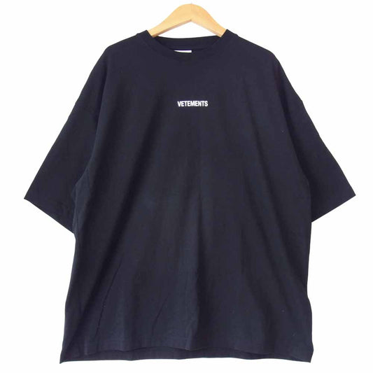 VETEMENTS ヴェトモン UE51TR540B 国内正規品 LOGO PATCH T-SHIRT ロゴ パッチ プリント Tシャツ ブラック系 M【美品】【中古】
