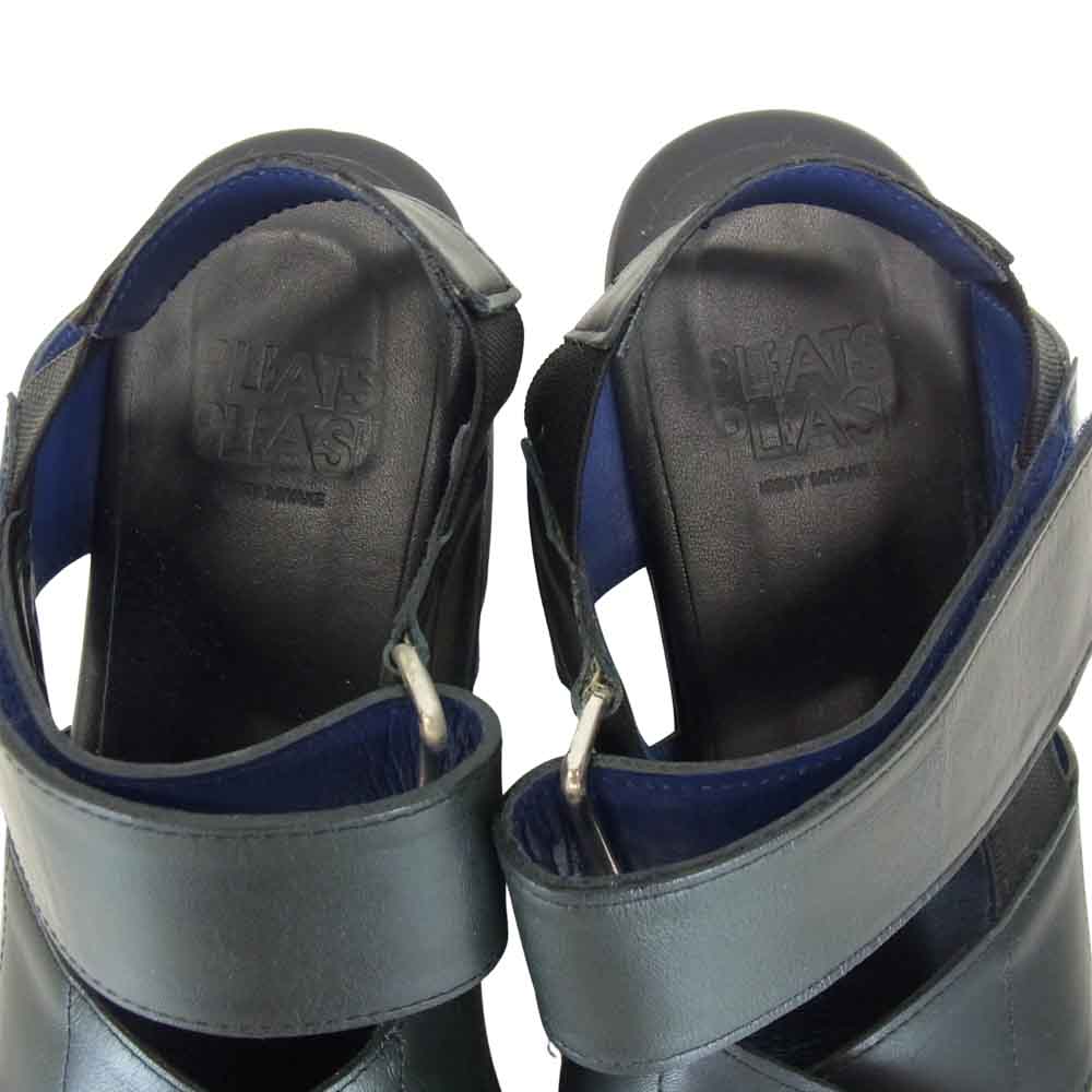 PLEATS PLEASE プリーツプリーズ AJ501 ISSEY MIYAKE イッセイミヤケ ストラップ サンダル ブラック系 24.5cm【中古】