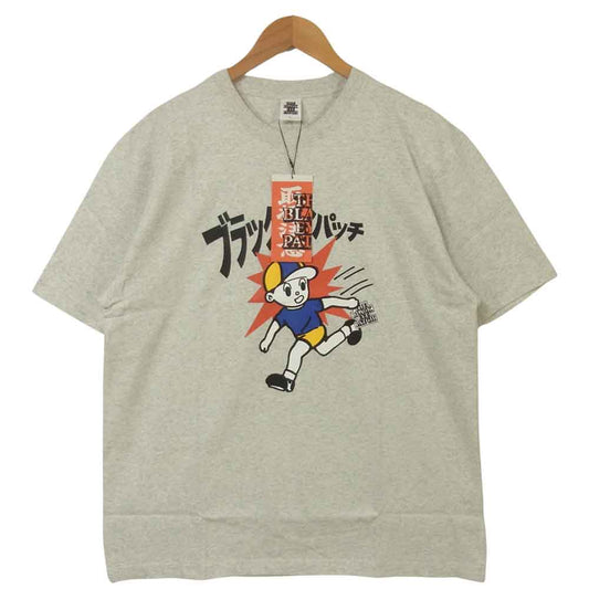ブラックアイパッチ BEPPF20TE03 CHILDREN AT PLAY TEE プリント 半袖 Tシャツ ライトグレー系 L【新古品】【未使用】【中古】