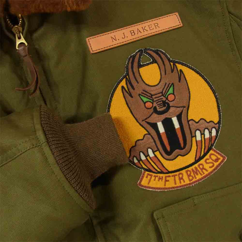 TOY'S McCOY トイズマッコイ B-10 ROUGH WEAR CLOTHING SCREAMIN DEMONS マリリンモンロー プリント フライトジャケット カーキ系 42【美品】【中古】