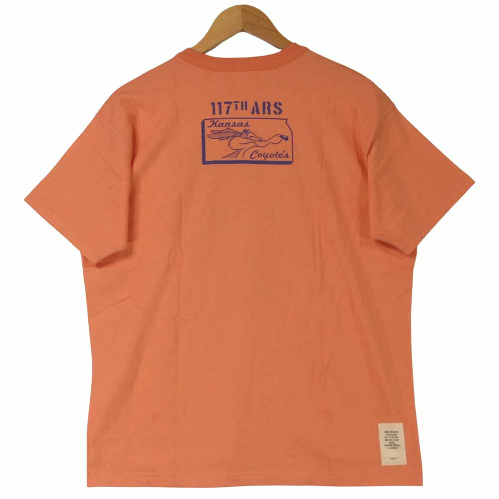TOY'S McCOY トイズマッコイ TMC1307 FORBES A.F.BASE 前Vガゼット ワイリーコヨーテ プリント ミリタリー 半袖 Tシャツ ピンクオレンジ系 L【美品】【中古】