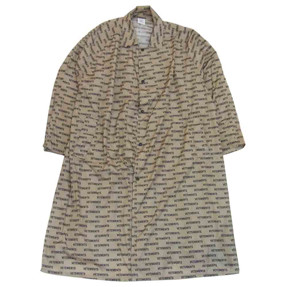 VETEMENTS ヴェトモン 18AW UAH19JA301 RAINCOAT ロゴ 総柄 ナイロン レインコート ベージュ系【中古】