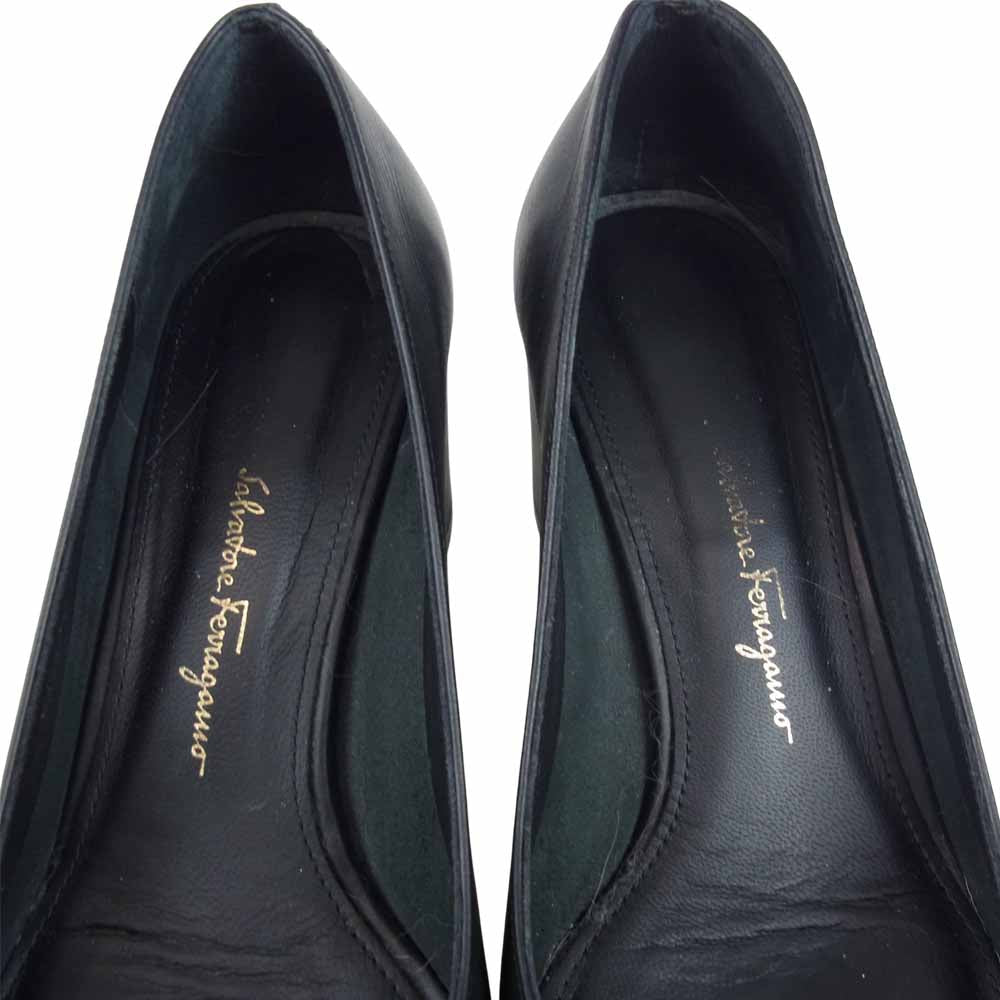 Salvatore Ferragamo サルヴァトーレフェラガモ 704010 AVELLA パンプス ブラック系 5.5【中古】