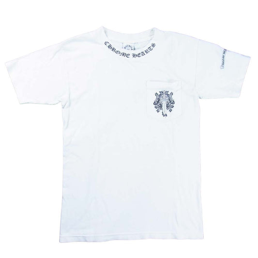 CHROME HEARTS クロムハーツ（原本無） スクロールラベル 胸ポケット ロゴ ダガー プリント Tシャツ ホワイト系 S【中古】