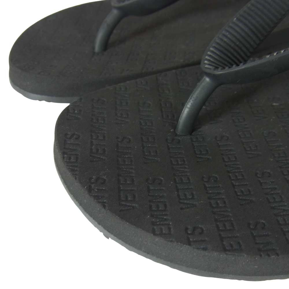 VETEMENTS ヴェトモン 20SS SS20SD006 Classic Logo Flip Flops クラシック ロゴ フリップ フロップ サンダル ブラック系 43【新古品】【未使用】【中古】