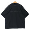 FEAR OF GOD フィアオブゴッド ESSENTIALS Short Sleeve Polo バックロゴプリント 半袖ポロシャツ ブラック系 L【中古】